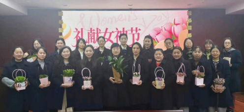 【淮北公积金】执扇绘春色 巾帼绽芳华